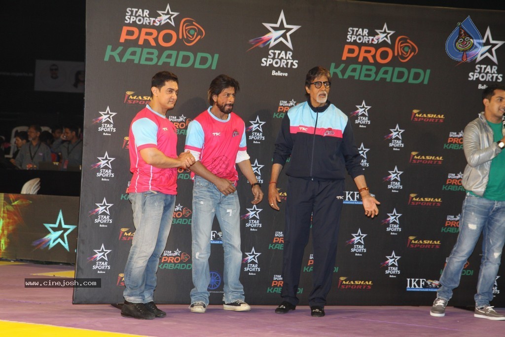 Celebs at Jaipur Pink Panthers Pro Kabaddi League Match - 55 / 85 photos