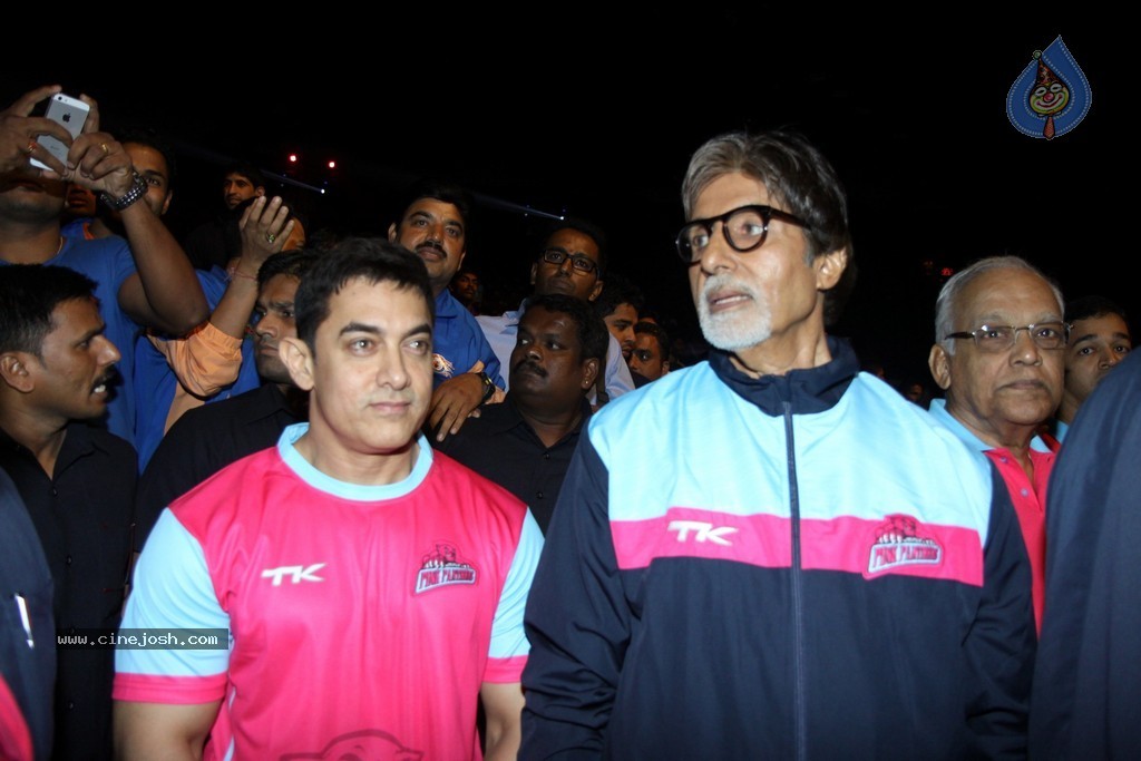 Celebs at Jaipur Pink Panthers Pro Kabaddi League Match - 59 / 85 photos