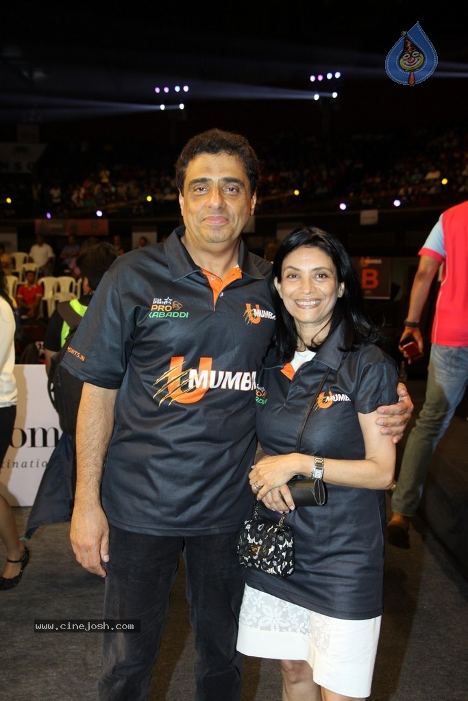 Celebs at Jaipur Pink Panthers Pro Kabaddi League Match - 61 / 85 photos