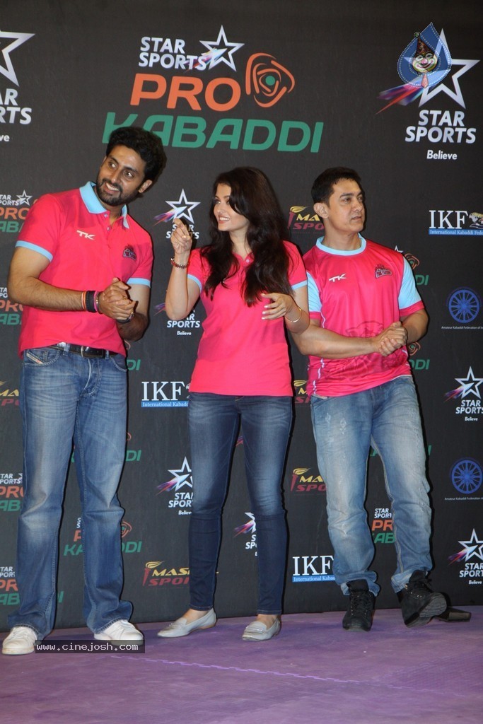 Celebs at Jaipur Pink Panthers Pro Kabaddi League Match - 63 / 85 photos