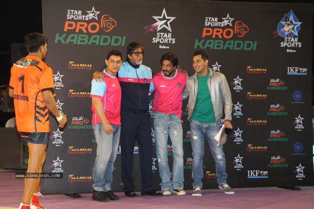 Celebs at Jaipur Pink Panthers Pro Kabaddi League Match - 65 / 85 photos