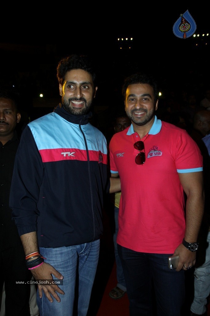 Celebs at Jaipur Pink Panthers Pro Kabaddi League Match - 66 / 85 photos