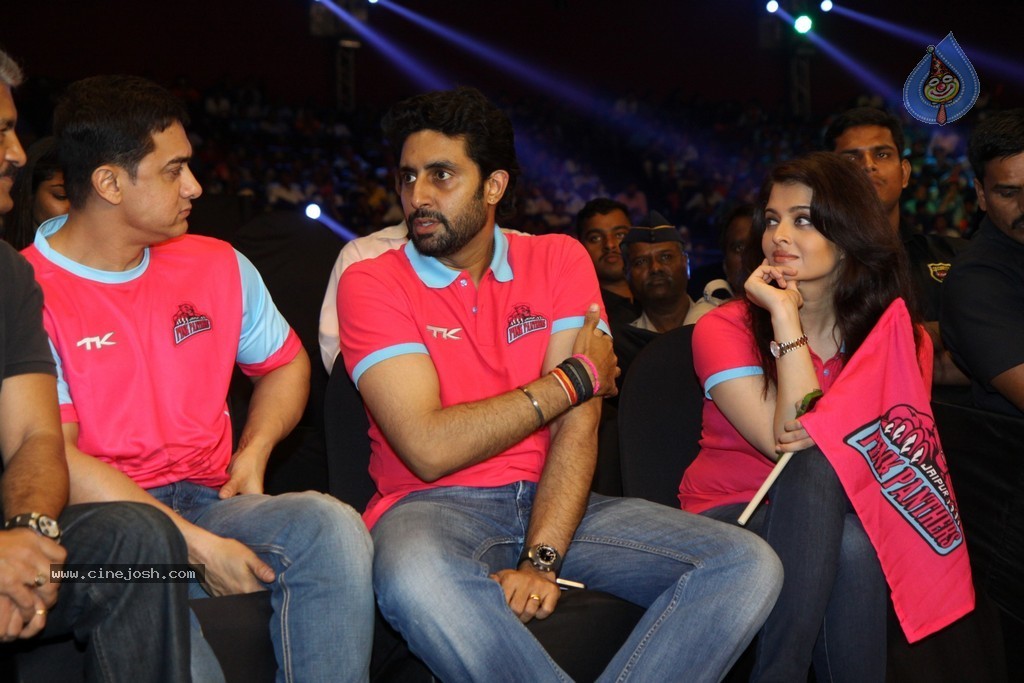 Celebs at Jaipur Pink Panthers Pro Kabaddi League Match - 68 / 85 photos
