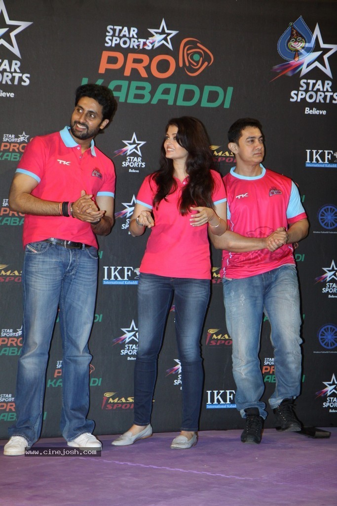 Celebs at Jaipur Pink Panthers Pro Kabaddi League Match - 69 / 85 photos