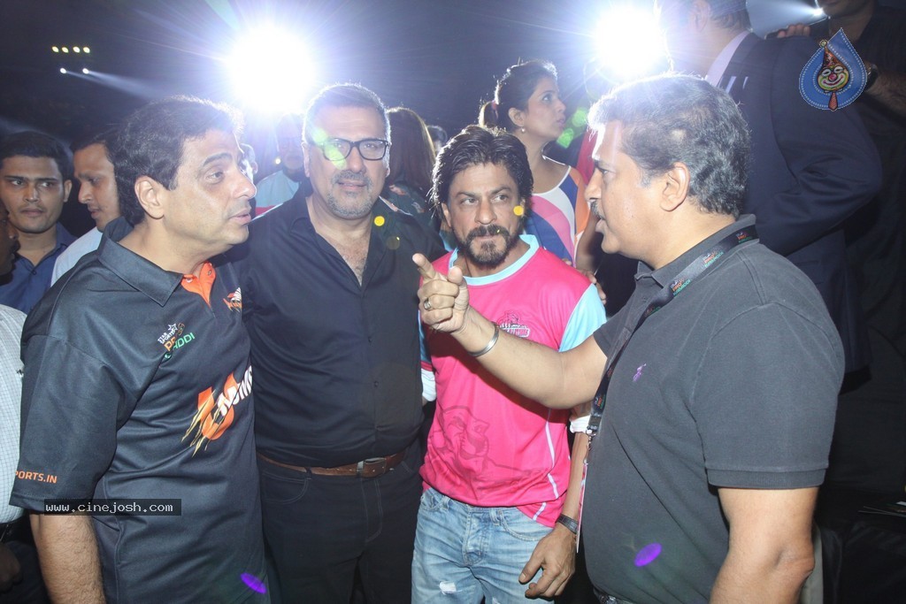 Celebs at Jaipur Pink Panthers Pro Kabaddi League Match - 70 / 85 photos
