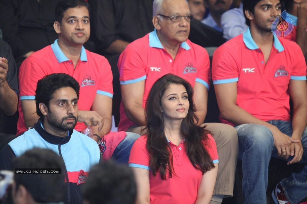 Celebs at Jaipur Pink Panthers Pro Kabaddi League Match - 71 / 85 photos