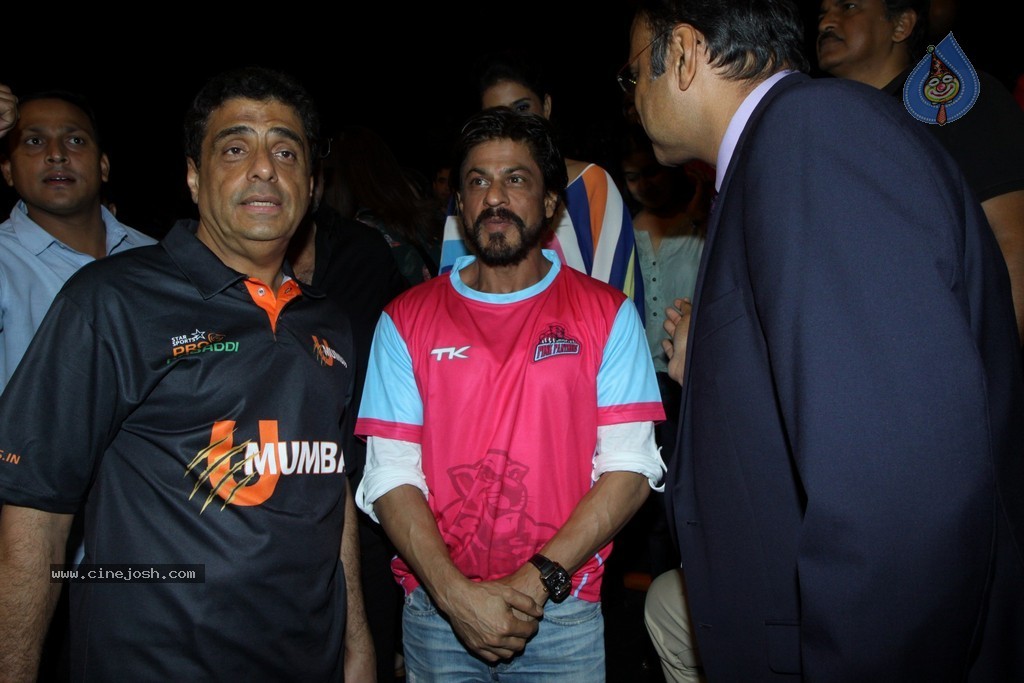 Celebs at Jaipur Pink Panthers Pro Kabaddi League Match - 74 / 85 photos