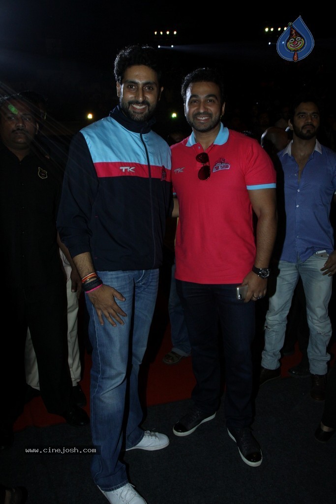 Celebs at Jaipur Pink Panthers Pro Kabaddi League Match - 75 / 85 photos
