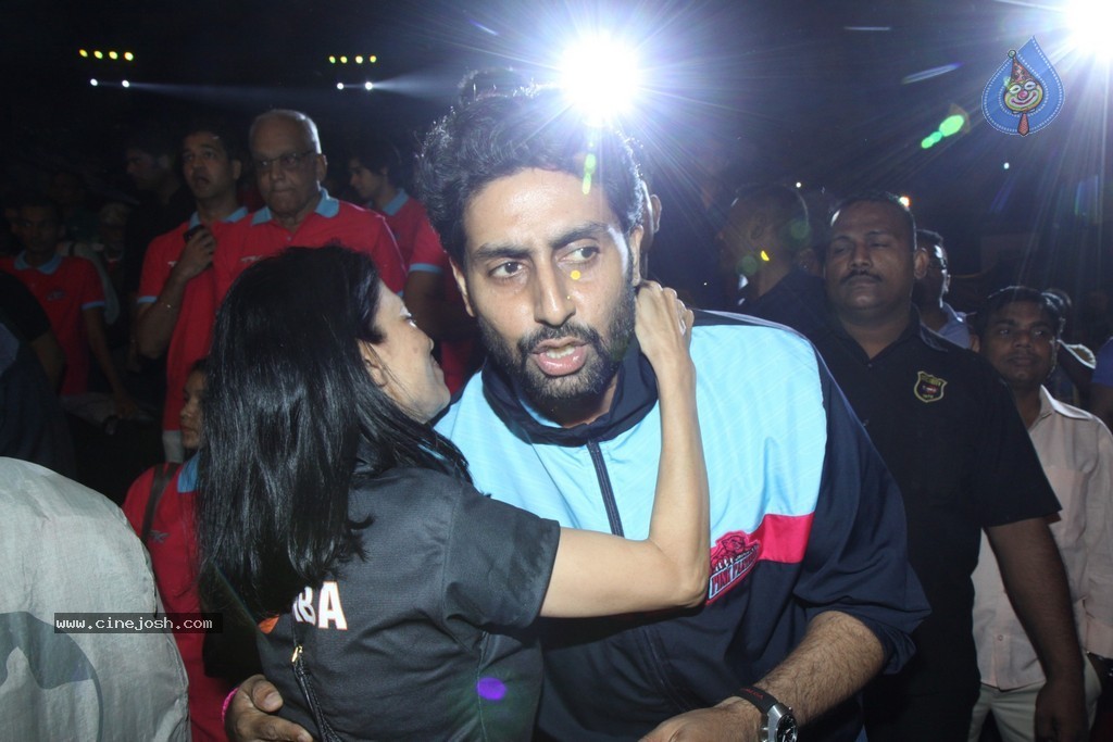 Celebs at Jaipur Pink Panthers Pro Kabaddi League Match - 79 / 85 photos