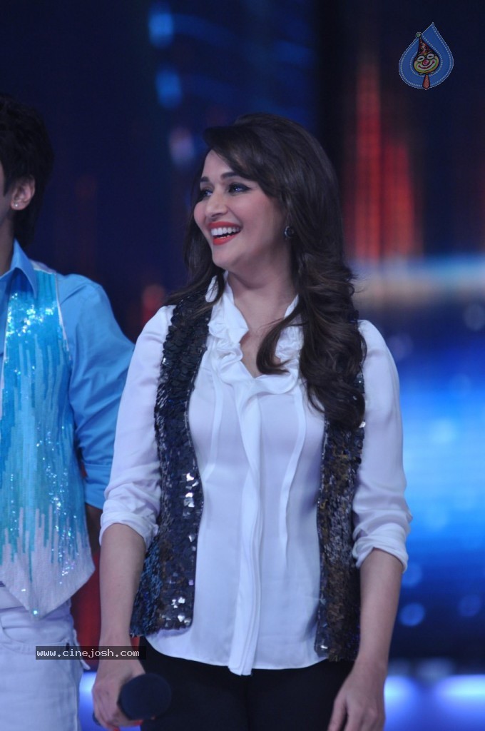 Celebs at Jhalak Dikhhla Jaa Season 6 Event - 35 / 75 photos