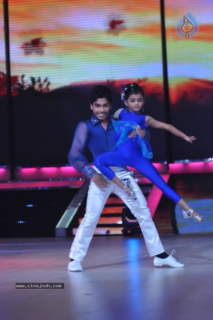 Celebs at Jhalak Dikhhla Jaa Season 6 Event - 63 / 75 photos