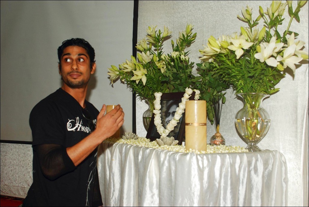 Celebs at Jiah Khan Condolence Meet - 9 / 80 photos