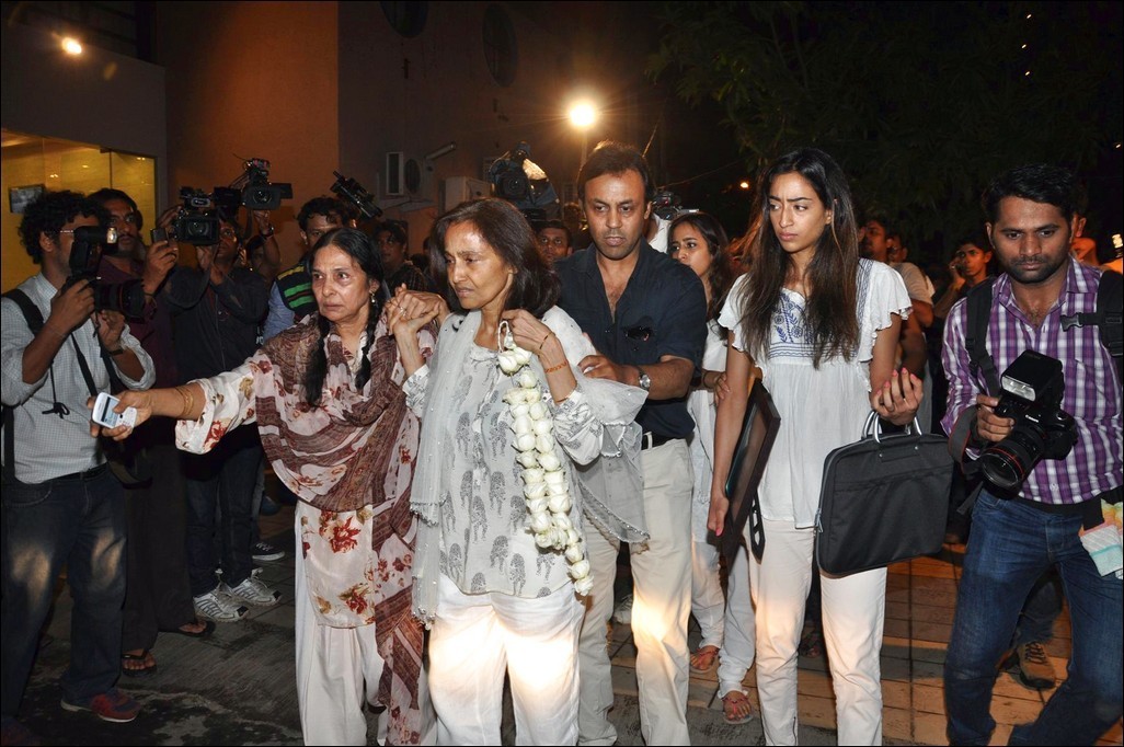 Celebs at Jiah Khan Condolence Meet - 17 / 80 photos