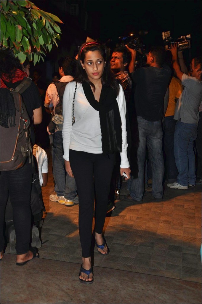 Celebs at Jiah Khan Condolence Meet - 18 / 80 photos