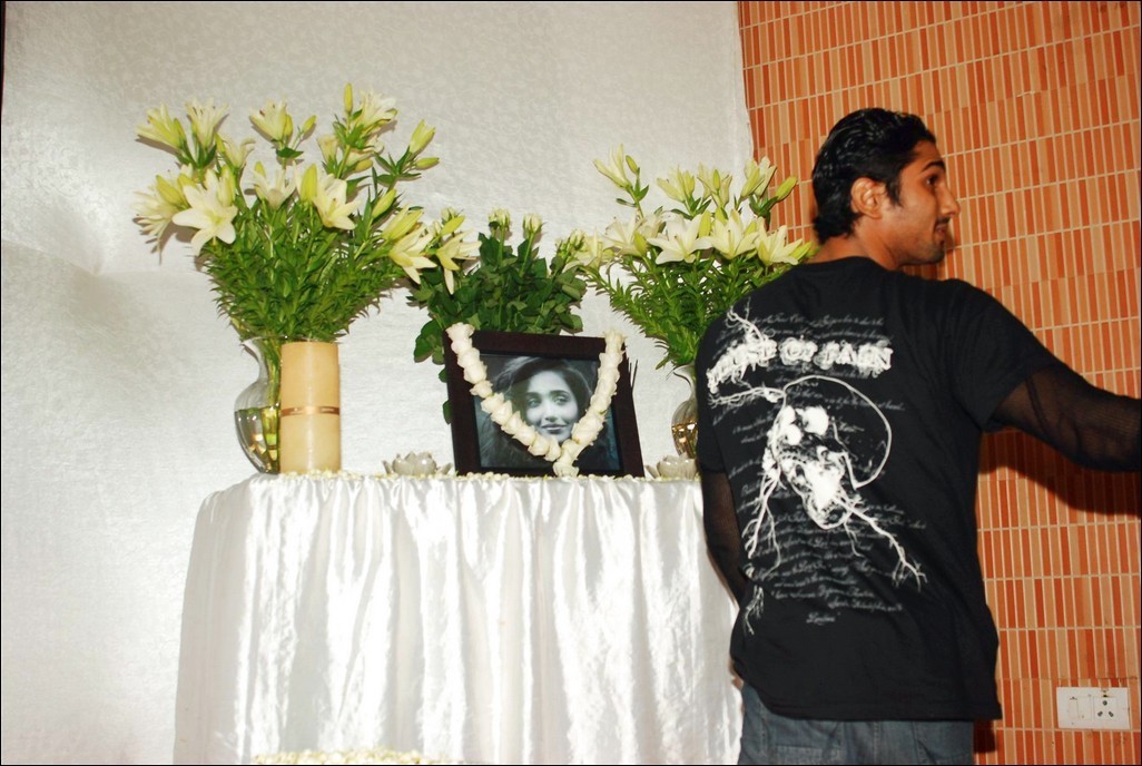 Celebs at Jiah Khan Condolence Meet - 24 / 80 photos
