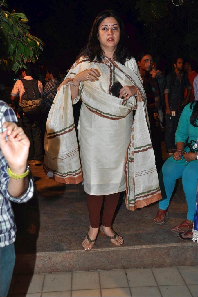 Celebs at Jiah Khan Condolence Meet - 25 / 80 photos