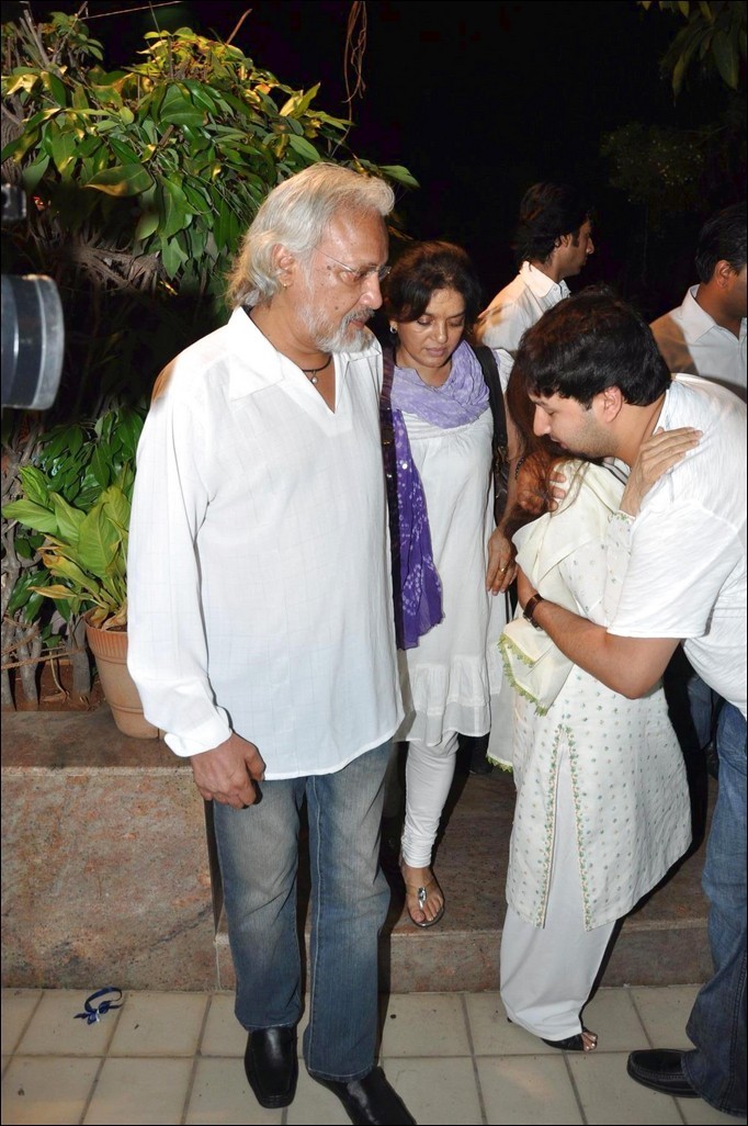 Celebs at Jiah Khan Condolence Meet - 31 / 80 photos