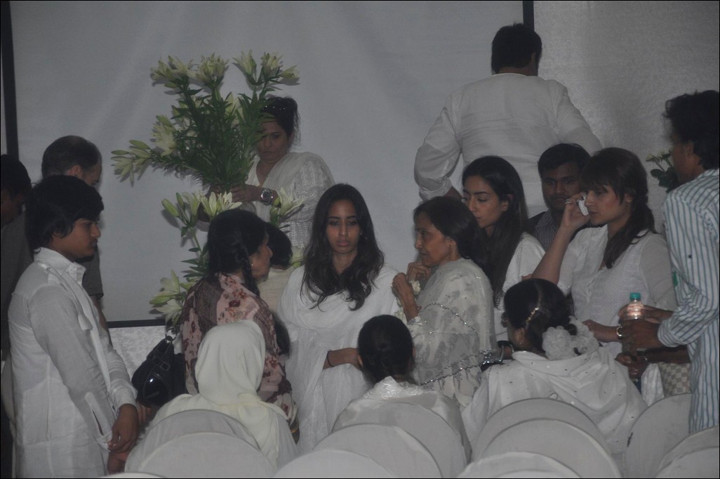 Celebs at Jiah Khan Condolence Meet - 53 / 80 photos