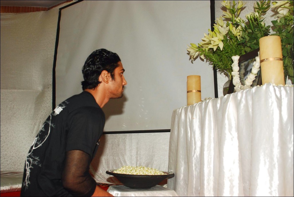 Celebs at Jiah Khan Condolence Meet - 64 / 80 photos