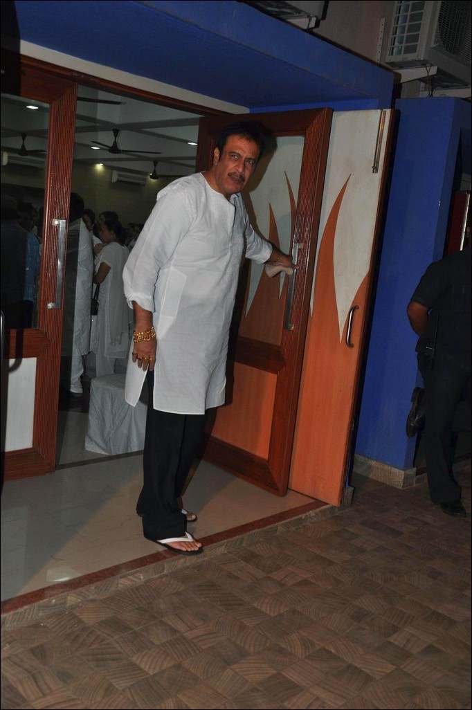 Celebs at Jiah Khan Condolence Meet - 73 / 80 photos