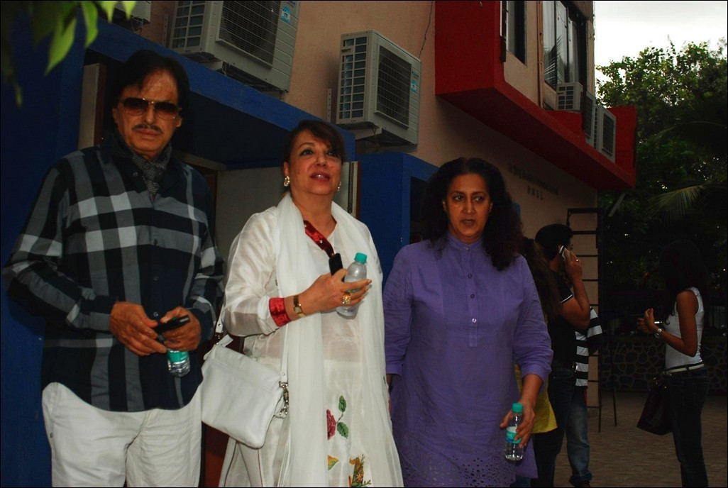 Celebs at Jiah Khan Condolence Meet - 77 / 80 photos