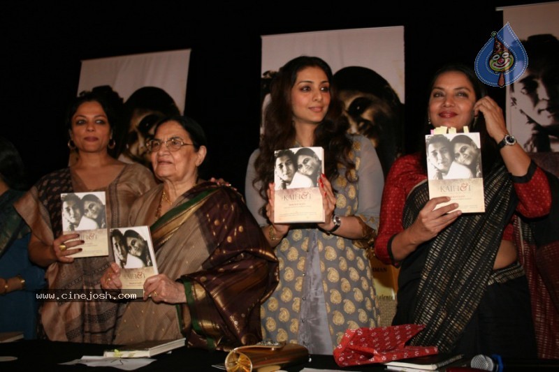 Celebs at Kaifi and I Book Launch - 33 / 49 photos