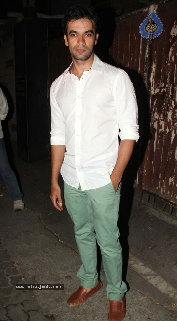 Celebs at Karan Johar Bday Party - 16 / 110 photos