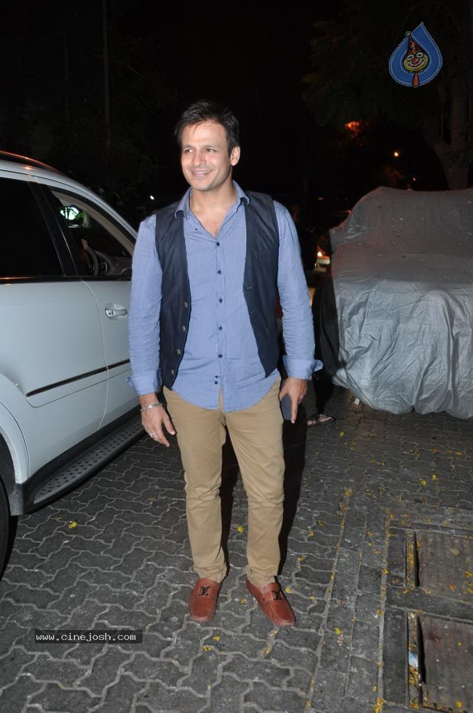 Celebs at Karan Johar Bday Party - 29 / 110 photos