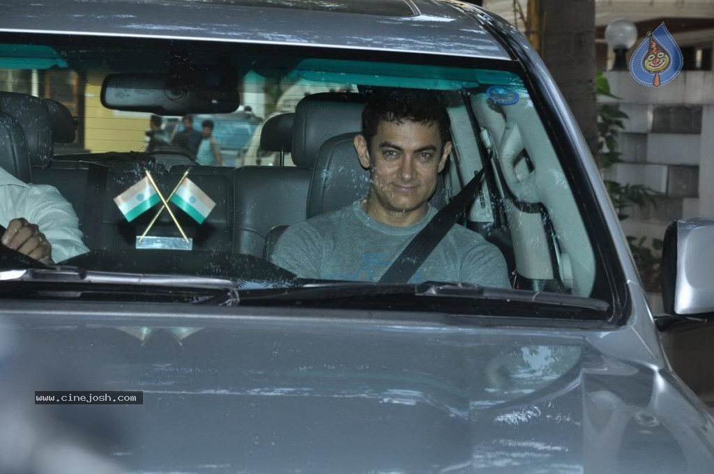 Celebs at Karan Johar Bday Party - 108 / 110 photos