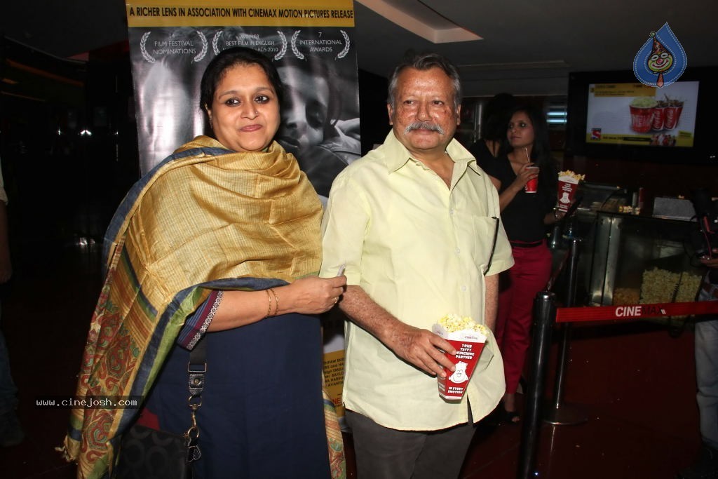 Celebs at Land Gold Women Movie Premiere Show - 19 / 25 photos