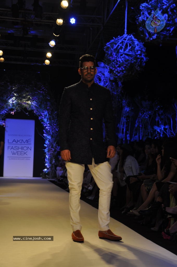 Celebs at LFW Summer Resort 2014 - 9 / 56 photos