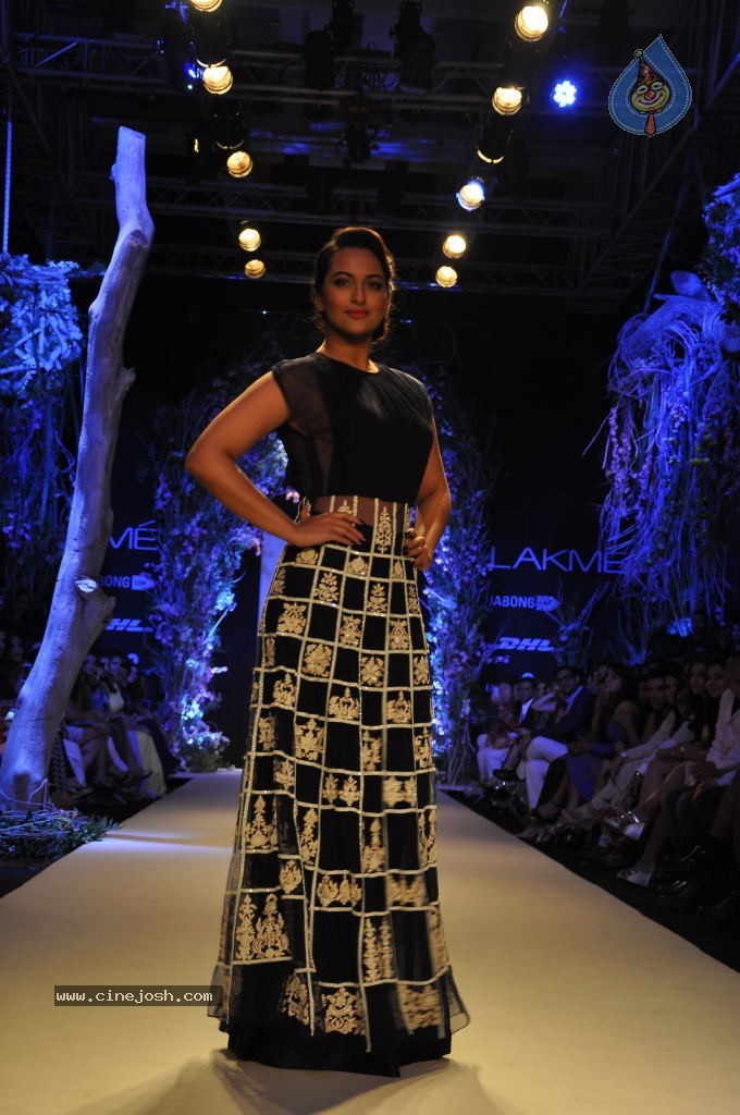 Celebs at LFW Summer Resort 2014 - 31 / 56 photos