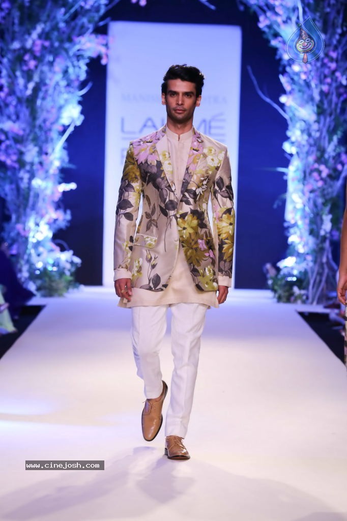 Celebs at LFW Summer Resort 2014 - 32 / 56 photos