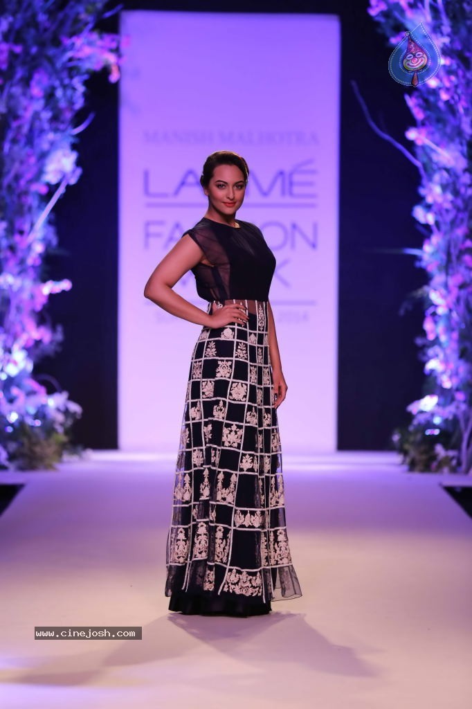 Celebs at LFW Summer Resort 2014 - 34 / 56 photos