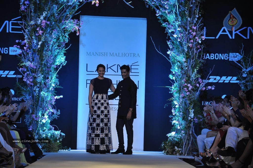 Celebs at LFW Summer Resort 2014 - 39 / 56 photos