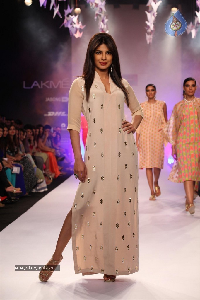 Celebs at LFW Summer Resort 2014 - 32 / 107 photos