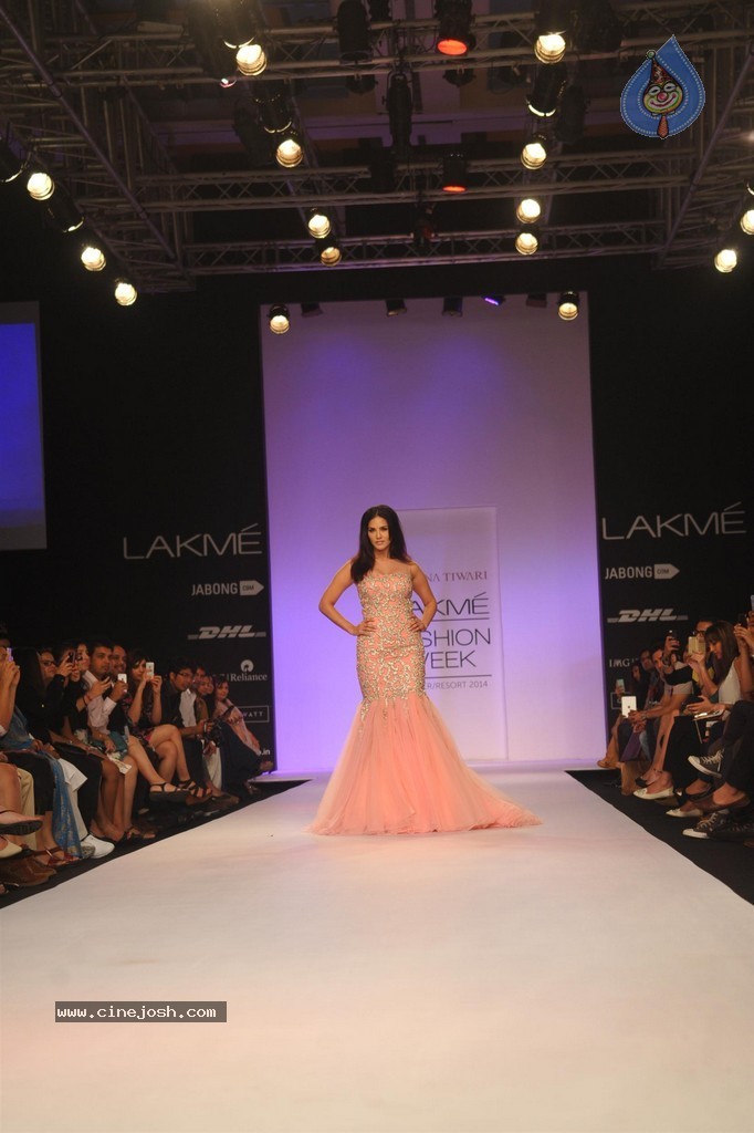 Celebs at LFW Summer Resort 2014 - 61 / 107 photos