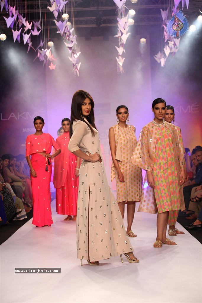 Celebs at LFW Summer Resort 2014 - 88 / 107 photos