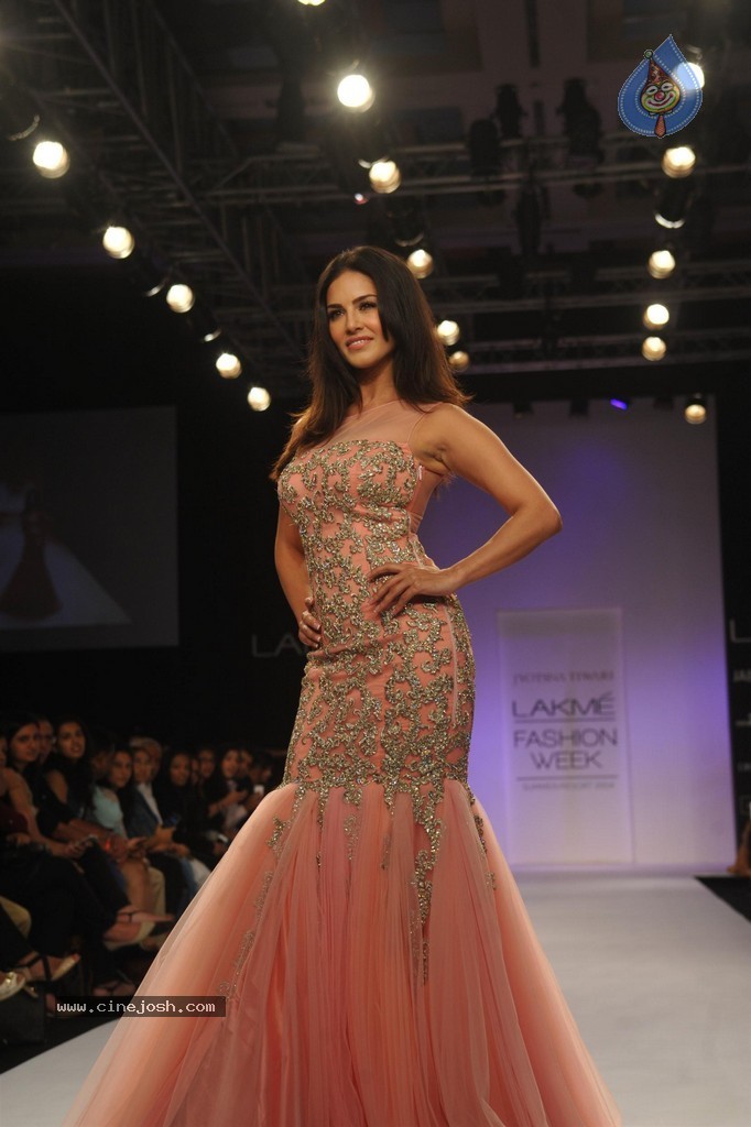 Celebs at LFW Summer Resort 2014 - 105 / 107 photos