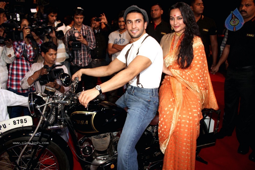 Celebs at Lootera Movie Launch - 1 / 32 photos