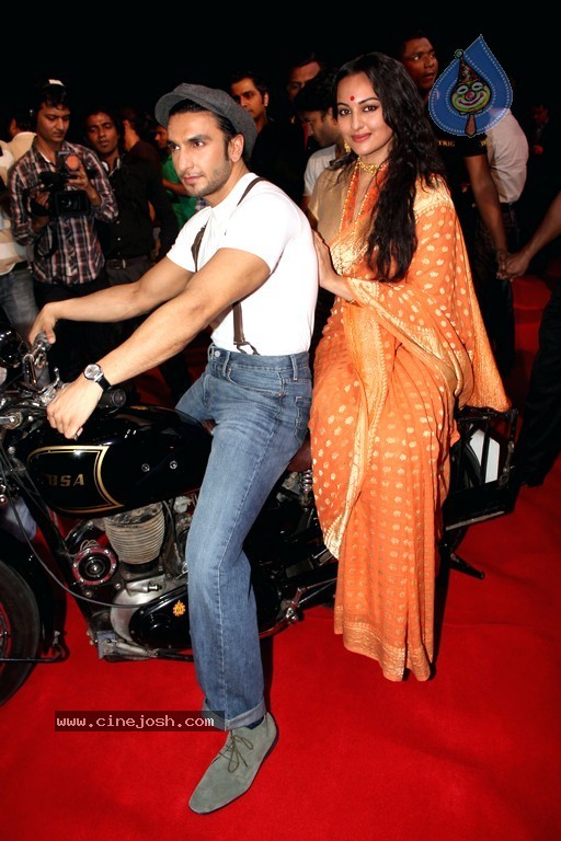 Celebs at Lootera Movie Launch - 12 / 32 photos