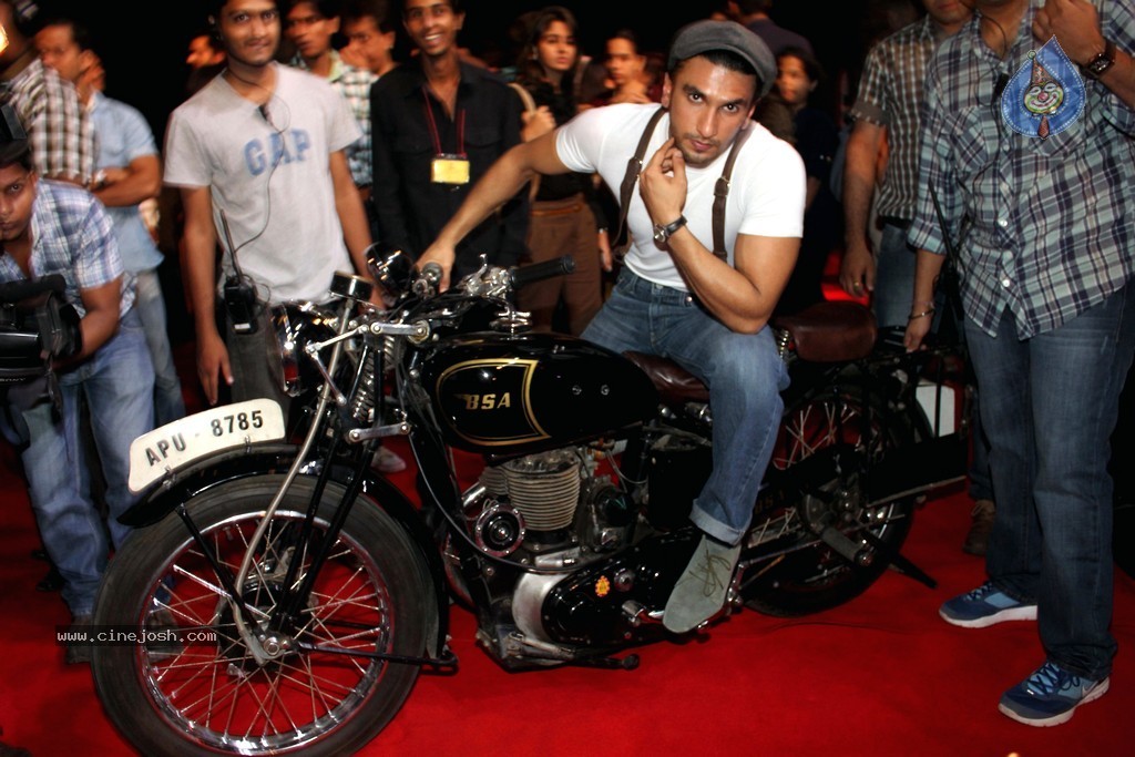Celebs at Lootera Movie Launch - 28 / 32 photos