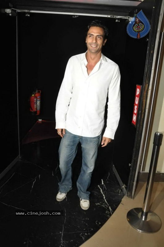 Celebs at Love BreakUps Zindagi Premiere - 24 / 115 photos