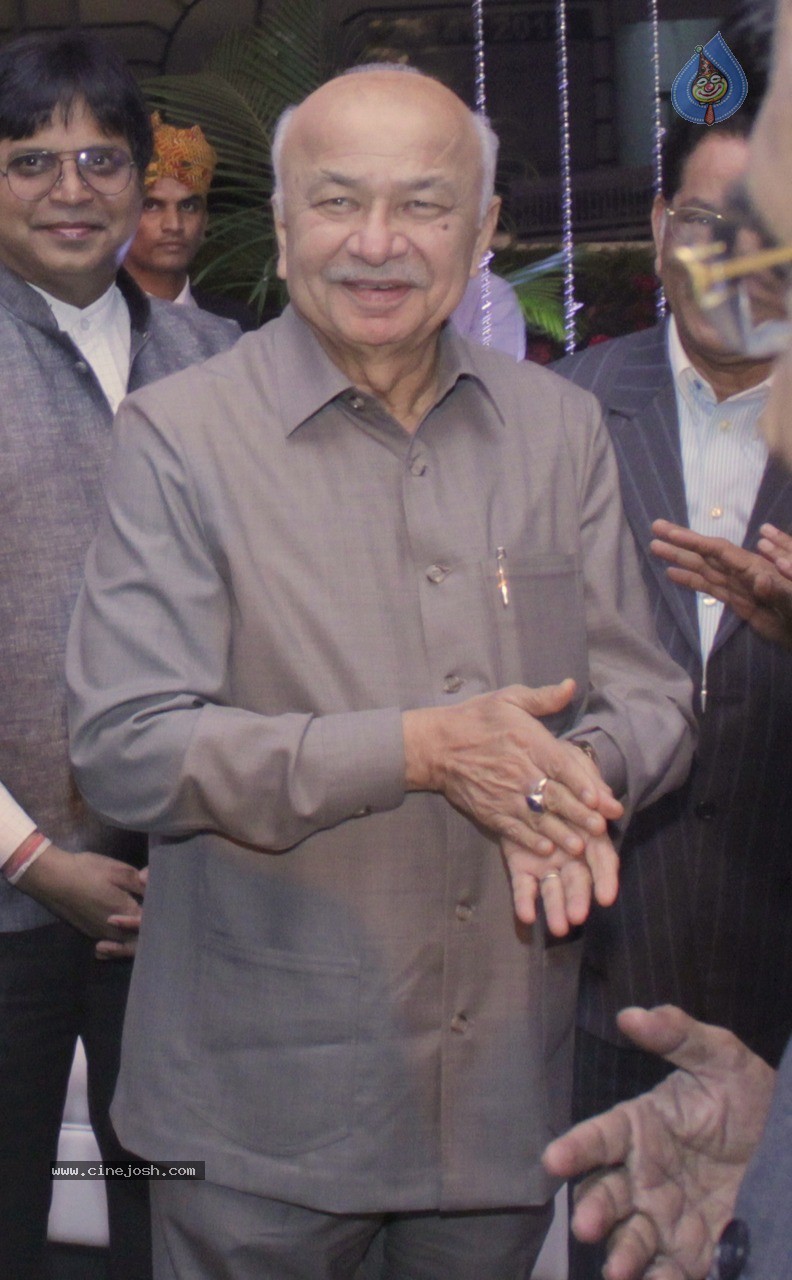 Celebs at Manali Jagtap Wedding Reception - 41 / 72 photos