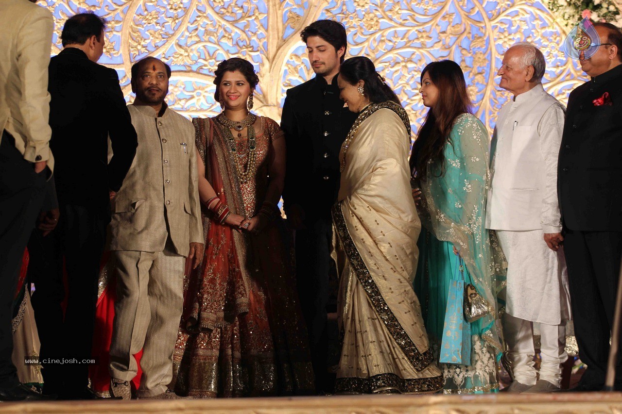 Celebs at Manali Jagtap Wedding Reception - 65 / 72 photos