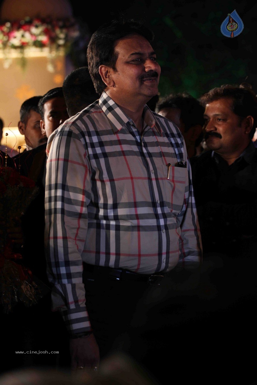 Celebs at Manali Jagtap Wedding Reception - 66 / 72 photos