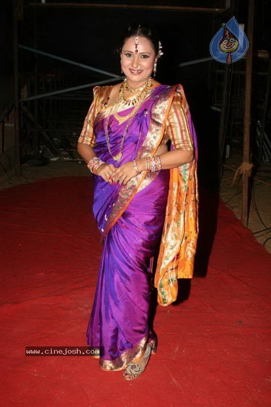 Celebs at Mi Marathi Awards - 21 / 34 photos