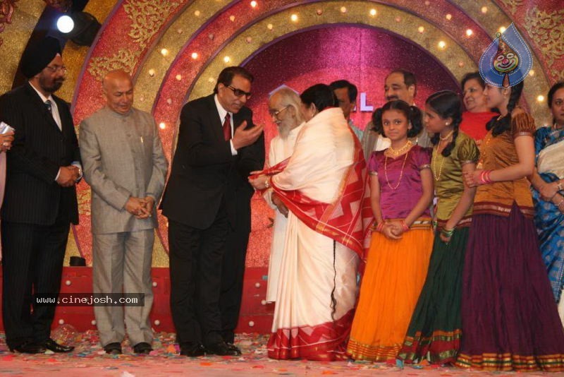 Celebs at Mi Marathi Awards - 32 / 34 photos