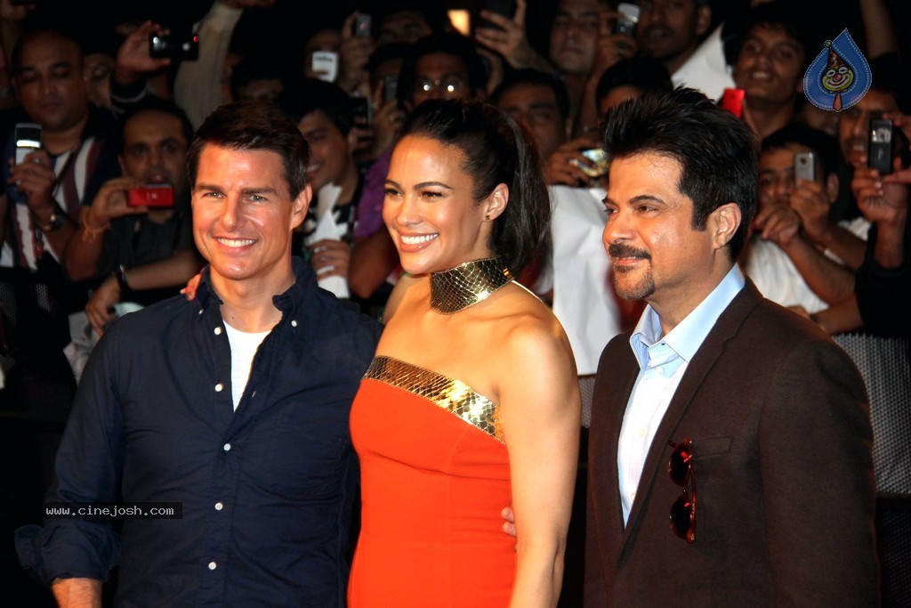 Celebs at Mission Impossible Ghost Protocol Movie Premiere - 7 / 33 photos