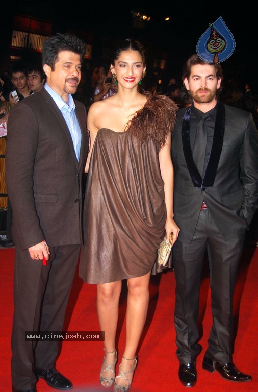 Celebs at Mission Impossible Ghost Protocol Movie Premiere - 15 / 33 photos